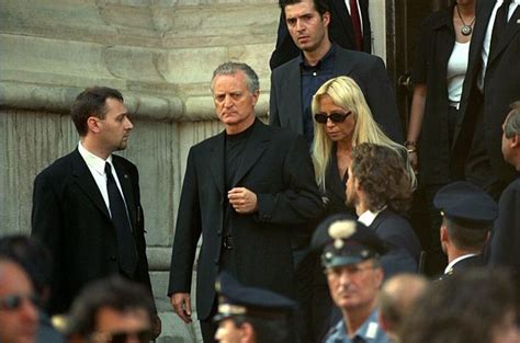 video funerale versace|versace memorial service.